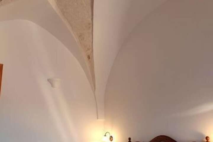 Room 12 of 93
