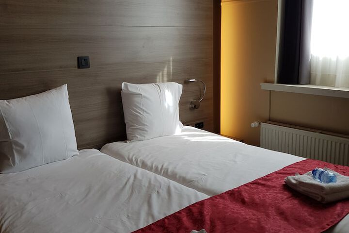 Room 17 of 64