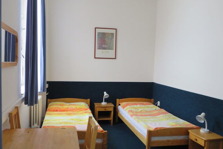Room 10 of 31