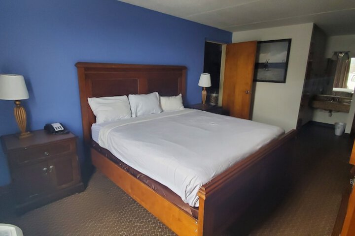 Room 7 of 32
