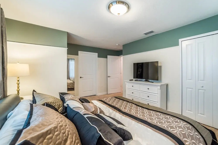 Room 6 of 33