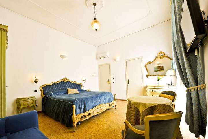 Room 8 of 21