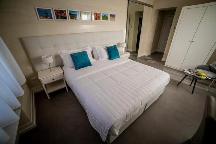 Room 8 of 35