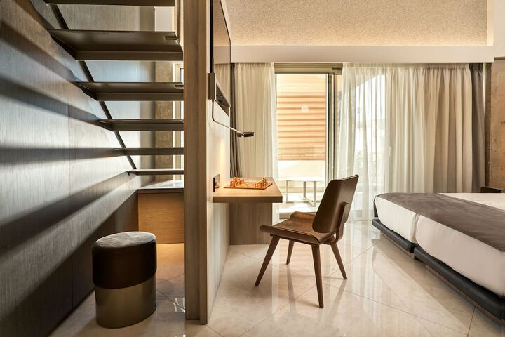 Room 43 of 136