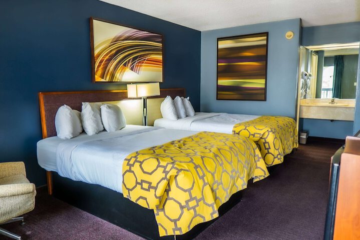2 Queen Beds (13 of 35)