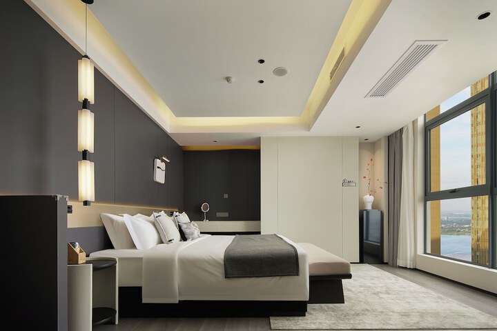 Room 52 of 96