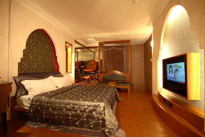 Room 20 of 33