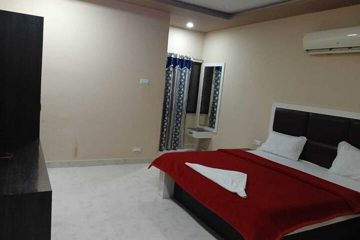 Room 7 of 10