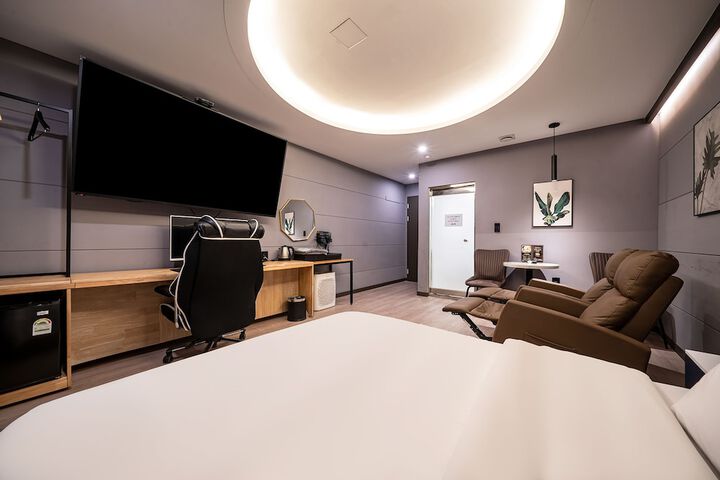 Room 30 of 57
