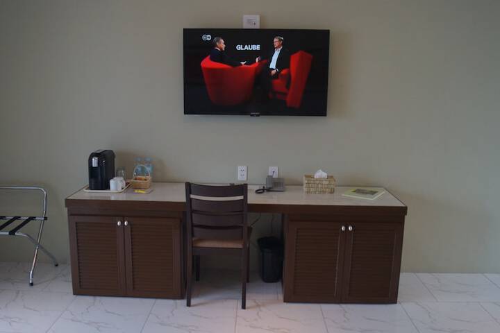 Room 10 of 34