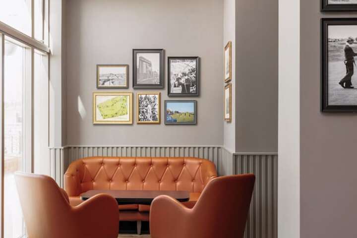 Lounge 77 of 87