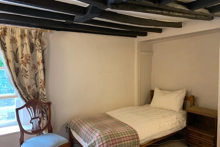 Room 13 of 35