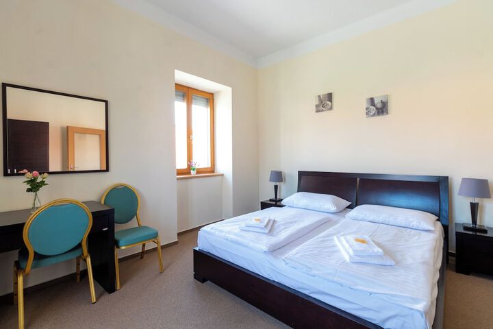 Room 4 of 55