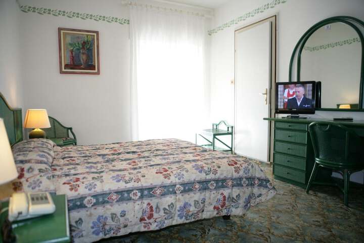 Room 16 of 44