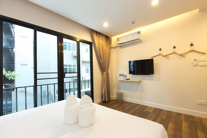 Room 28 of 49