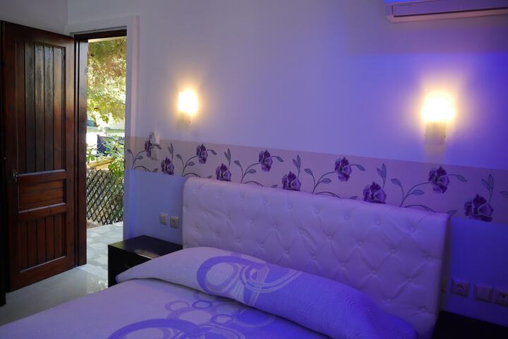 Room 5 of 73