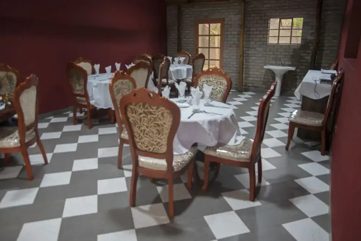 Dining 11 of 12