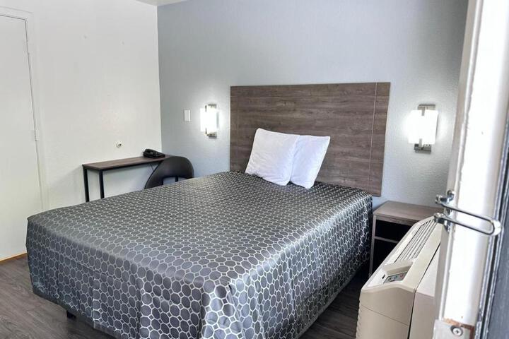 Double Accessible Queen Size Bed (2 of 3)