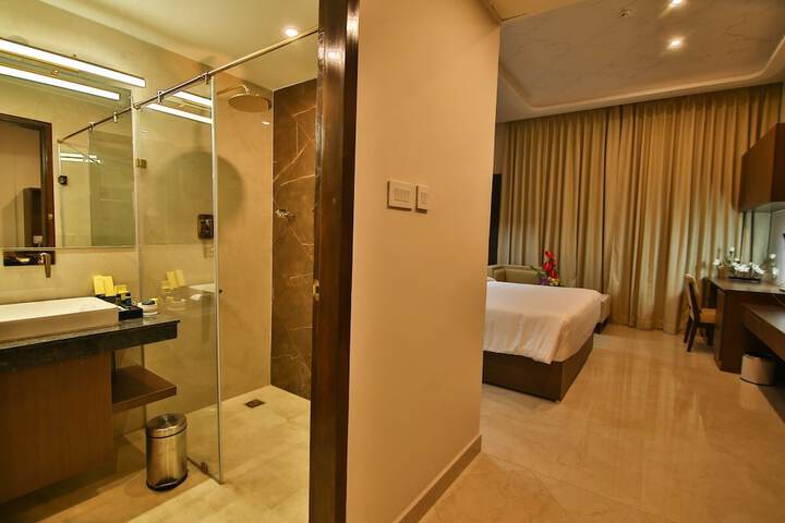 Room 12 of 13