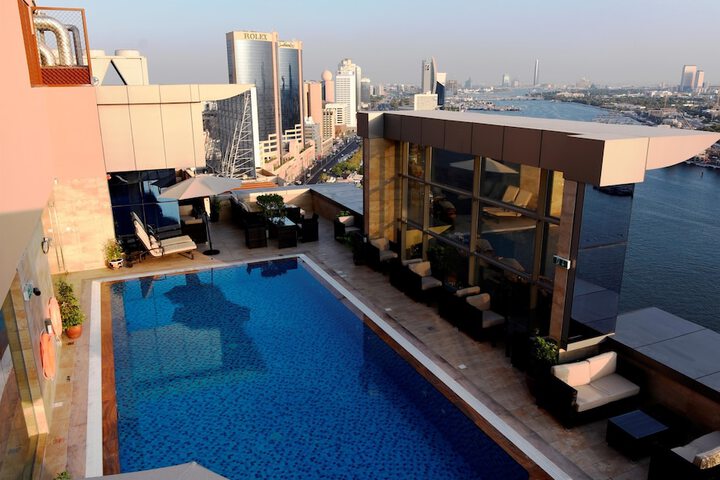 Pool 42 of 106