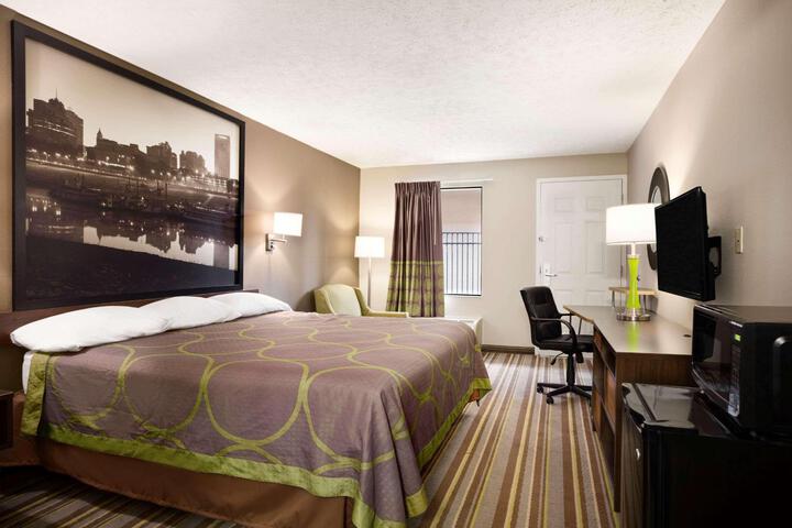 2 Double Beds (3 of 7)