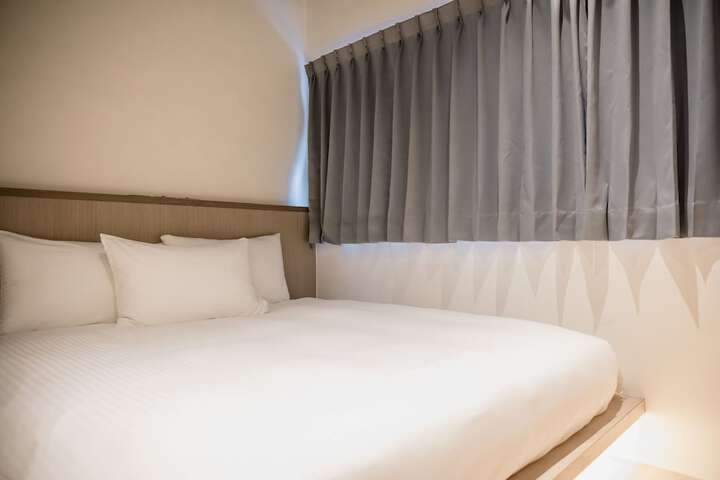 Room 9 of 34