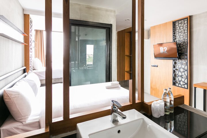 Room 7 of 32