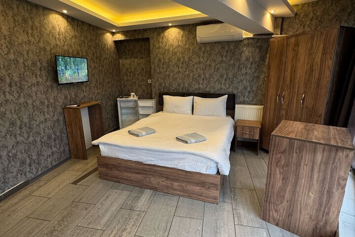 Room 7 of 17