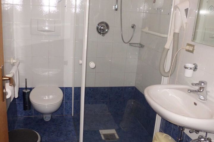 Room 52 of 111