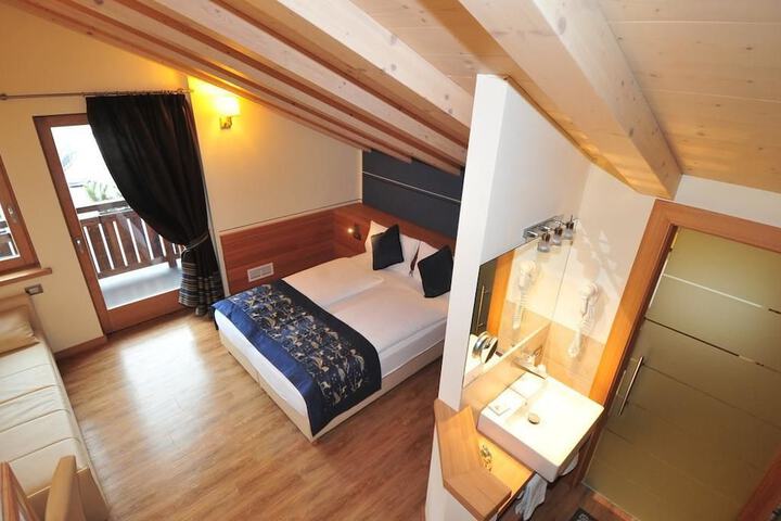 Room 9 of 31