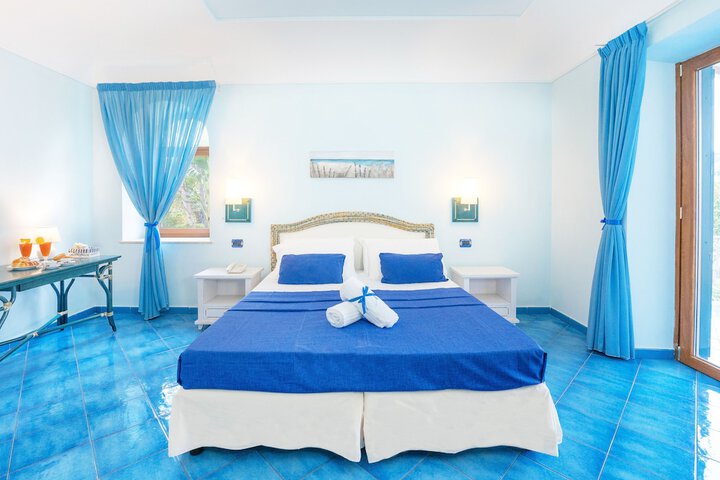 Room 6 of 31