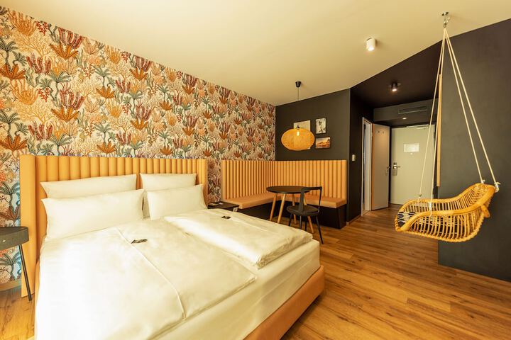 Room 12 of 50