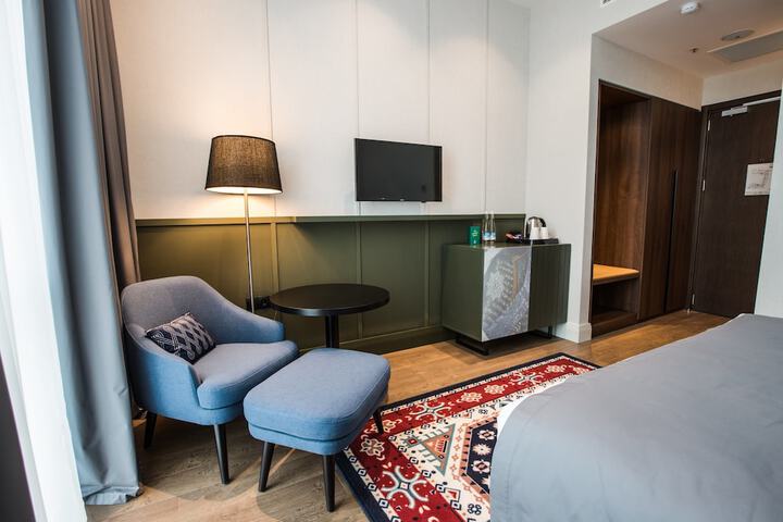 Room 2 of 112