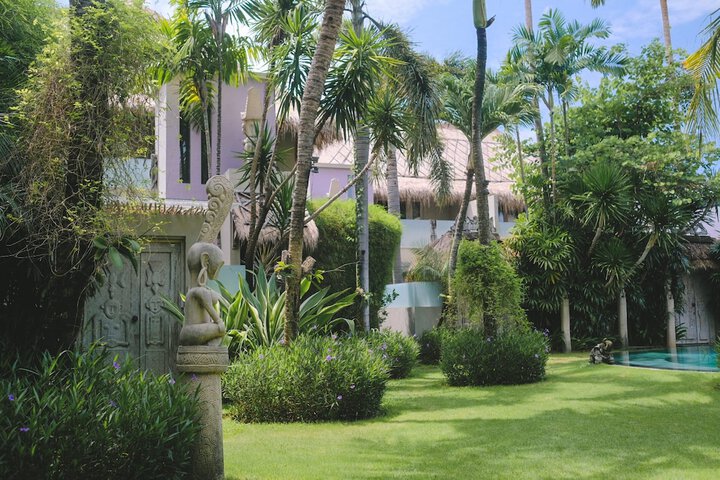 Hotel Exterior 220 of 227