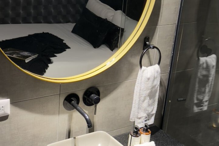 Room 82 of 99