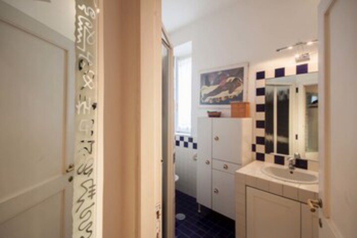 Room 6 of 27