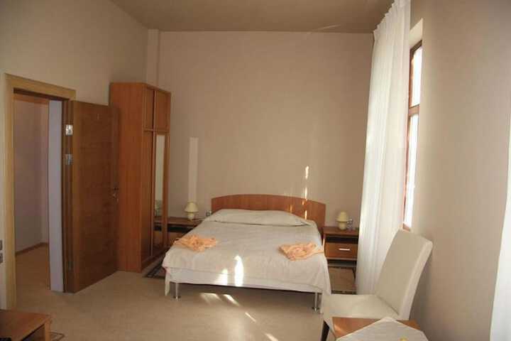 Room 12 of 40