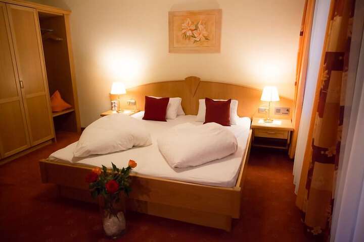 Room 8 of 52