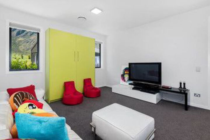 Room 14 of 16