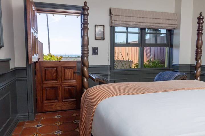 Room 16 of 105