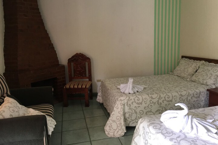 Room 4 of 77