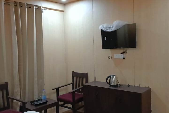 Room 5 of 6