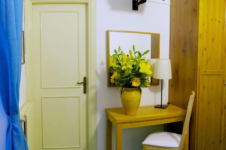 Room 15 of 33