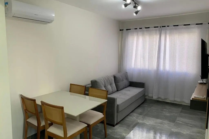 Room 5 of 8
