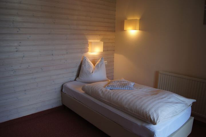 Room 15 of 82