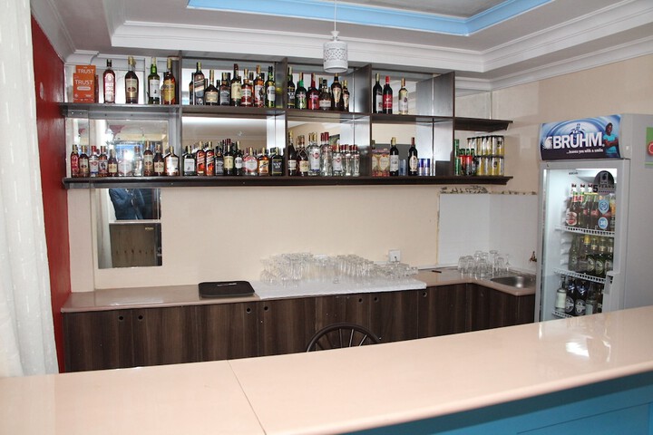 Lounge 15 of 19
