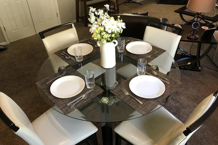 Dining 16 of 18