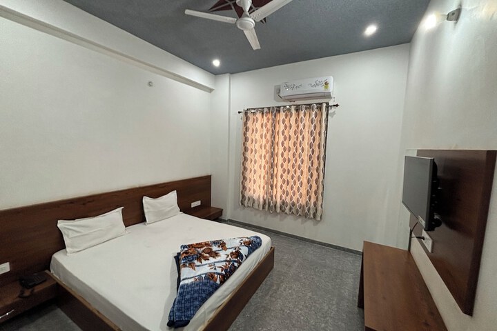 Room 33 of 63