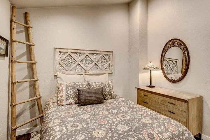 Room 4 of 15