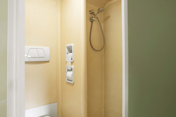 Room 14 of 28